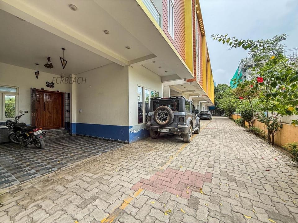 Facade/entrance, Parking