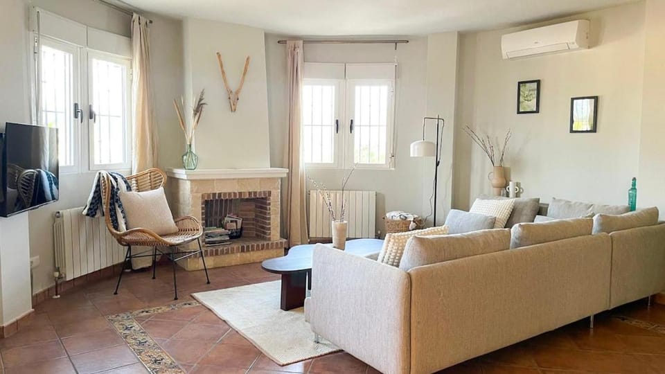 People, Living room, Food, Guests, Lunch, Dinner, group of guests, Family, furniture