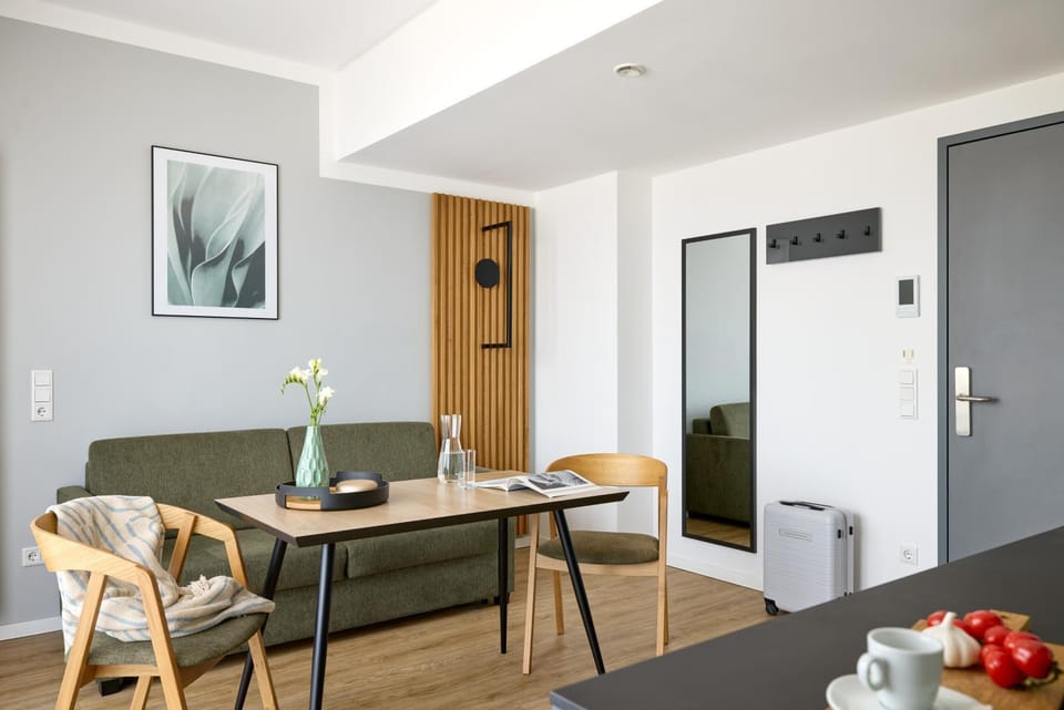 Kitchen or kitchenette, Living room, Seating area, Dining area
