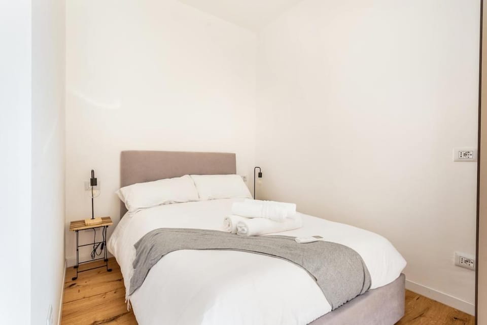Malpensa 10min&taxi service-LAKE15min-Balconyview Apartment in Lombardy