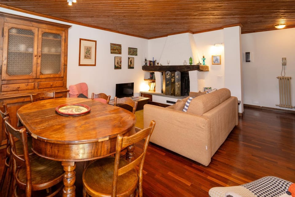 TV and multimedia, Living room, Dining area