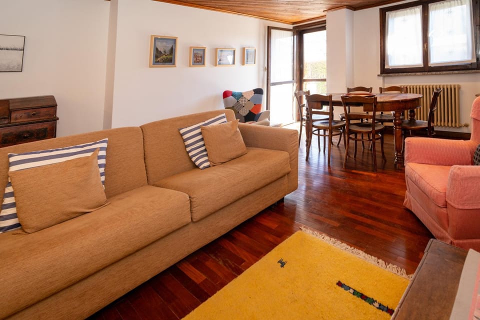 Bed, Living room, Dining area