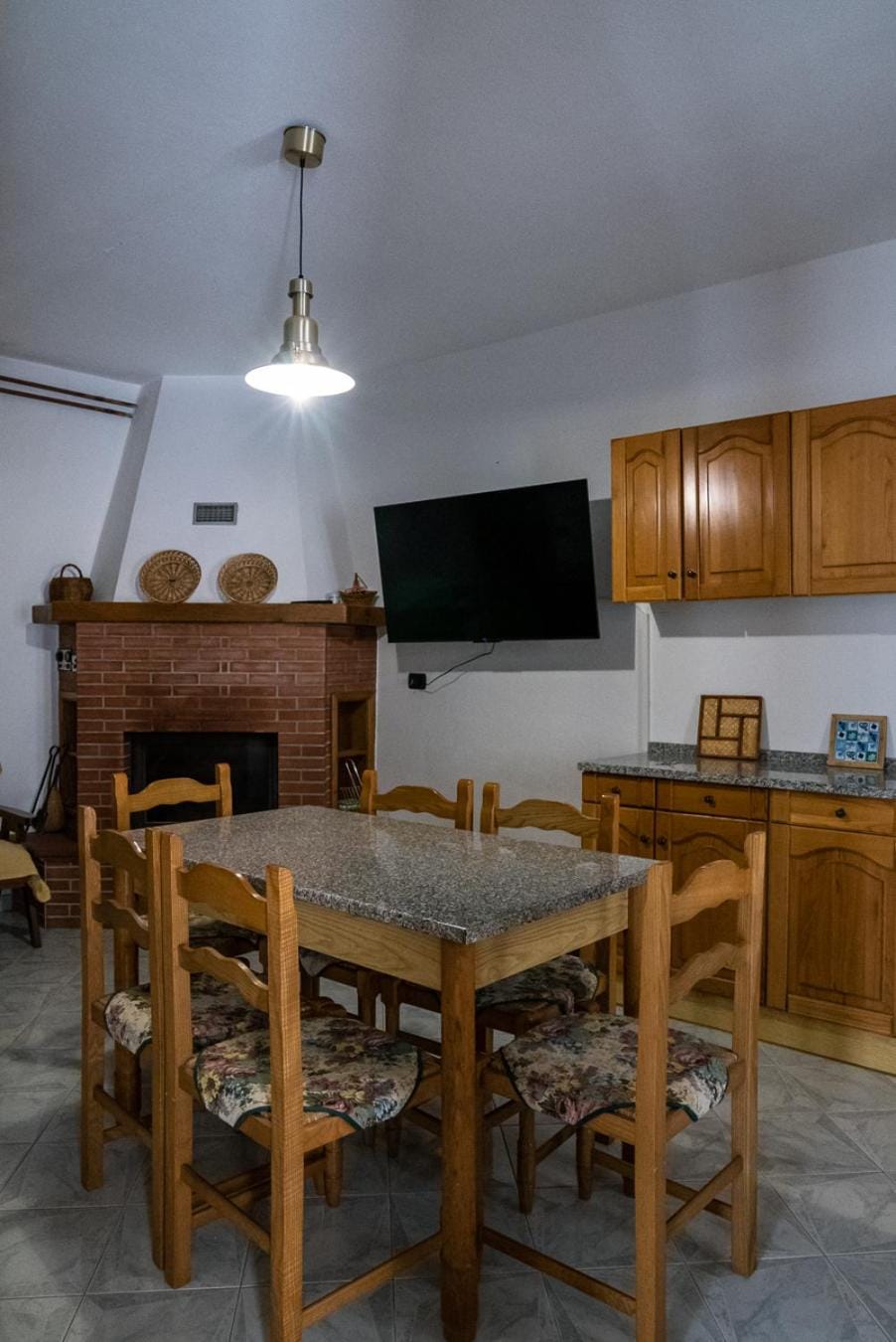 TV and multimedia, Kitchen or kitchenette, Living room, Dining area