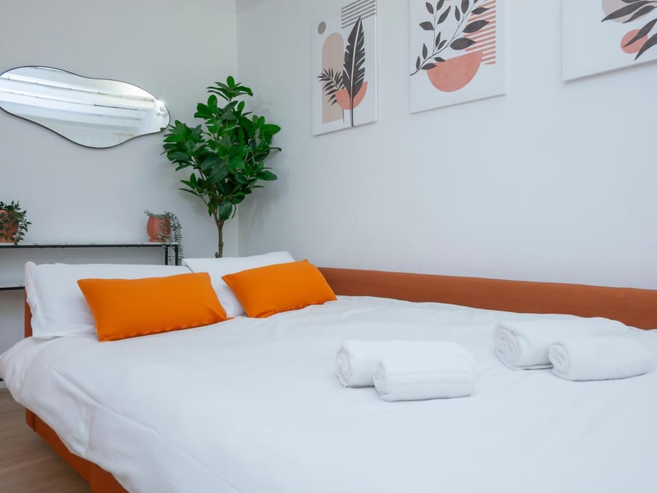 Bed, Living room