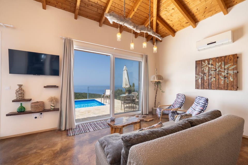 TV and multimedia, View (from property/room), Living room, Seating area, Sea view