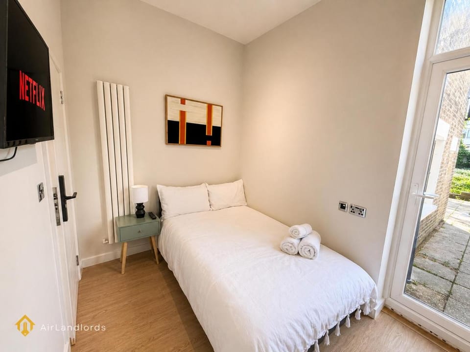 Modern Studio in the Heart of Hounslow! Apartment in Twickenham