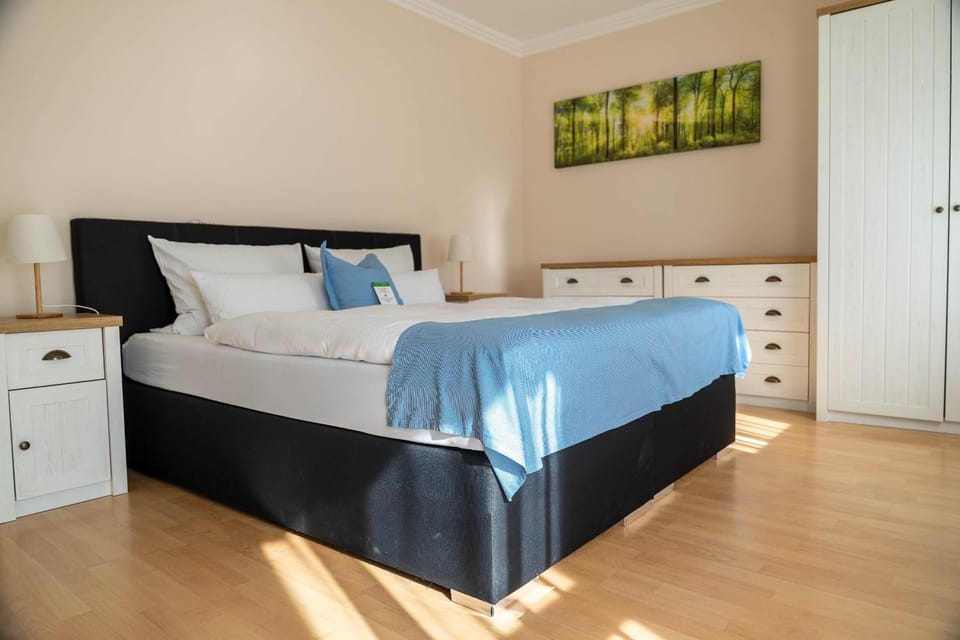 Bed, Photo of the whole room, Bedroom, wardrobe