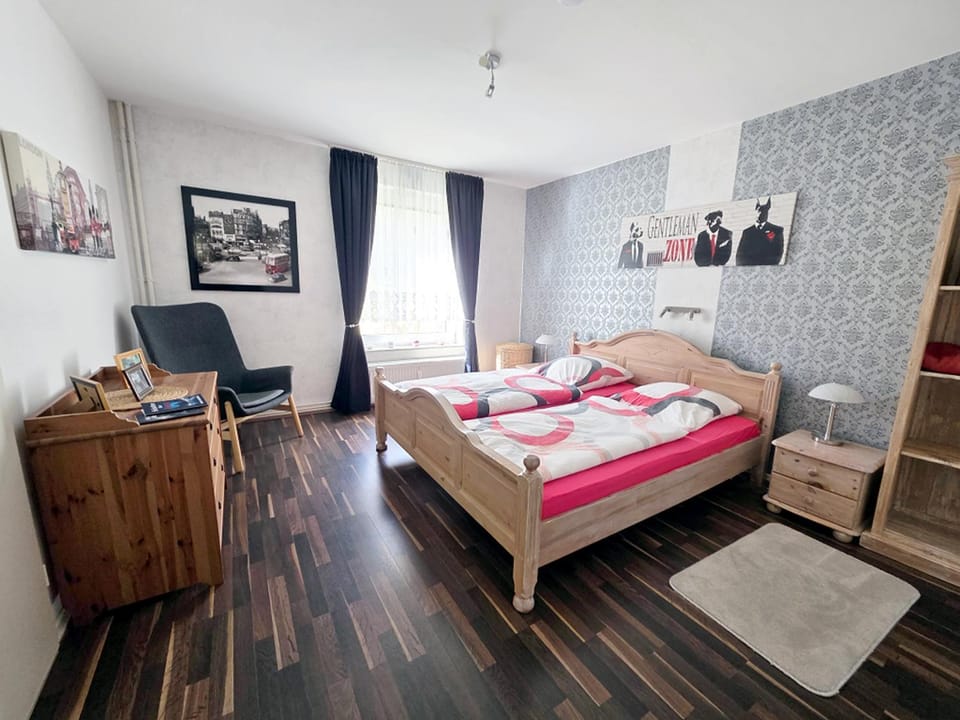 Bed, Photo of the whole room, Bedroom