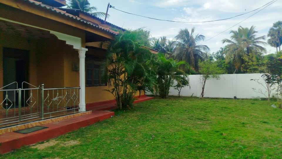 Property building, Garden, Garden view, Parking