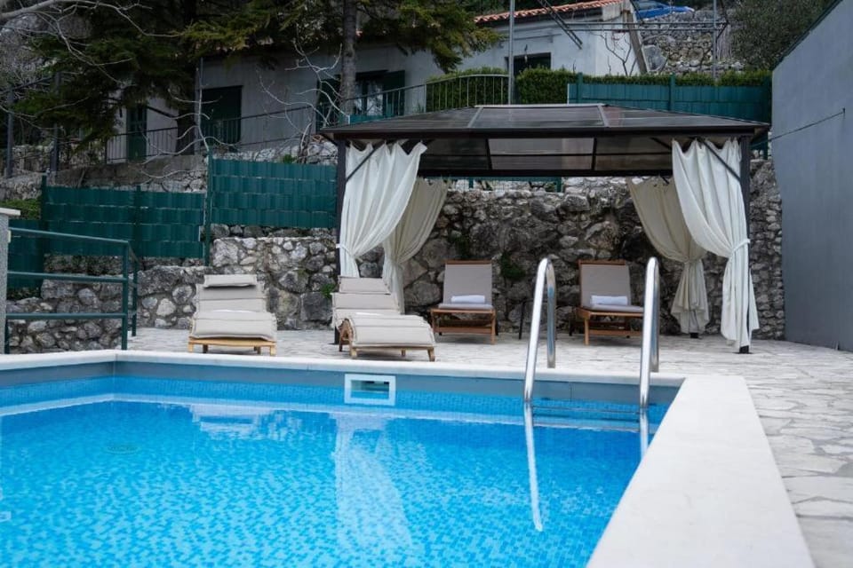 Patio, Swimming pool