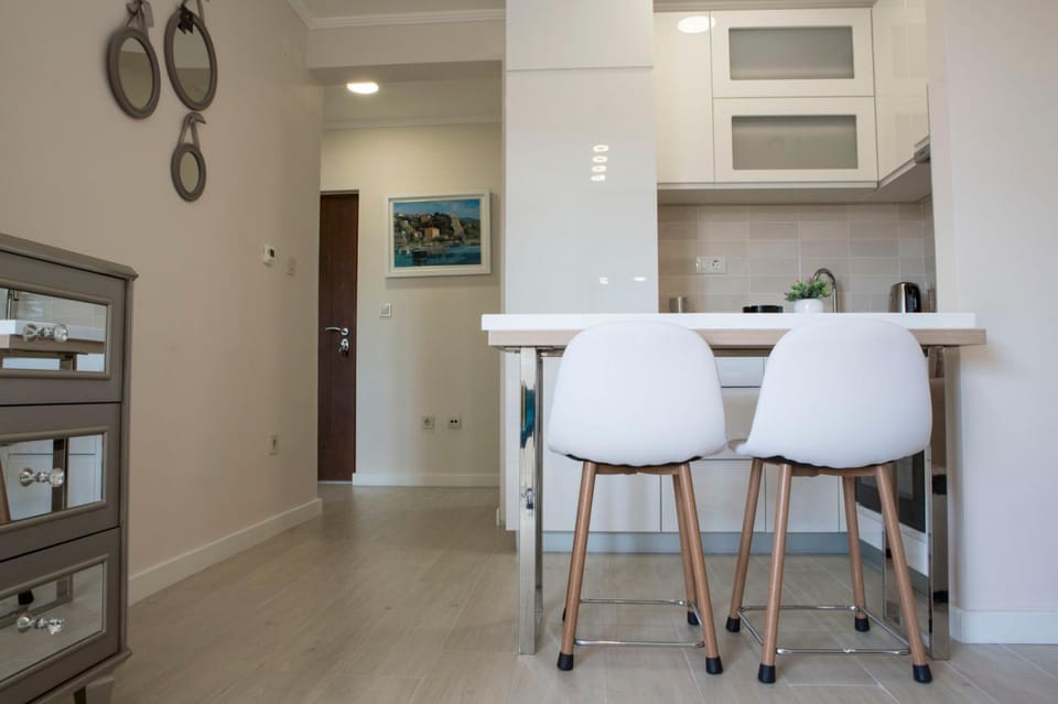 Seating area, Dining area, kitchen