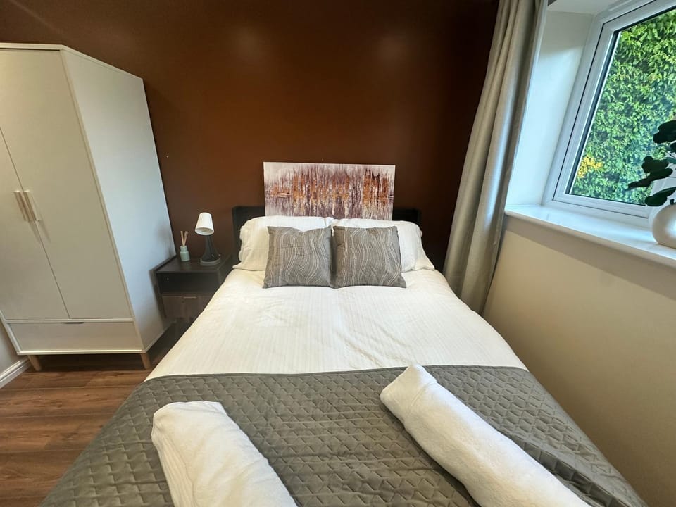 Bed, Photo of the whole room, Bedroom, wardrobe