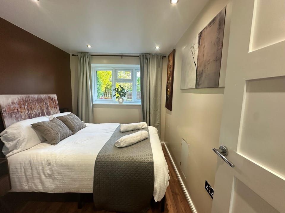 Bed, Photo of the whole room, Bedroom, wardrobe