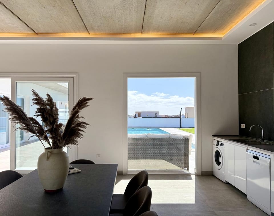 Natural landscape, Kitchen or kitchenette, Dining area, Pool view, Swimming pool