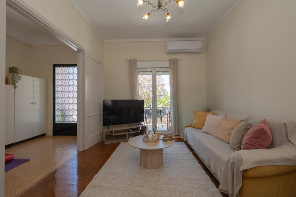 Communal lounge/ TV room, Living room, air conditioner