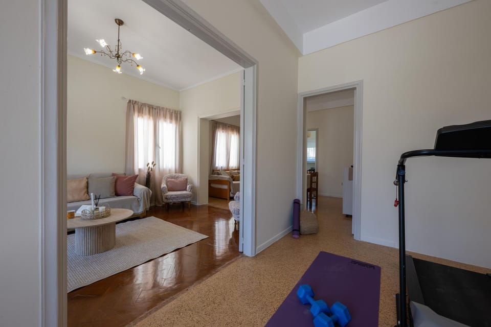 Living room, Photo of the whole room, Dining area