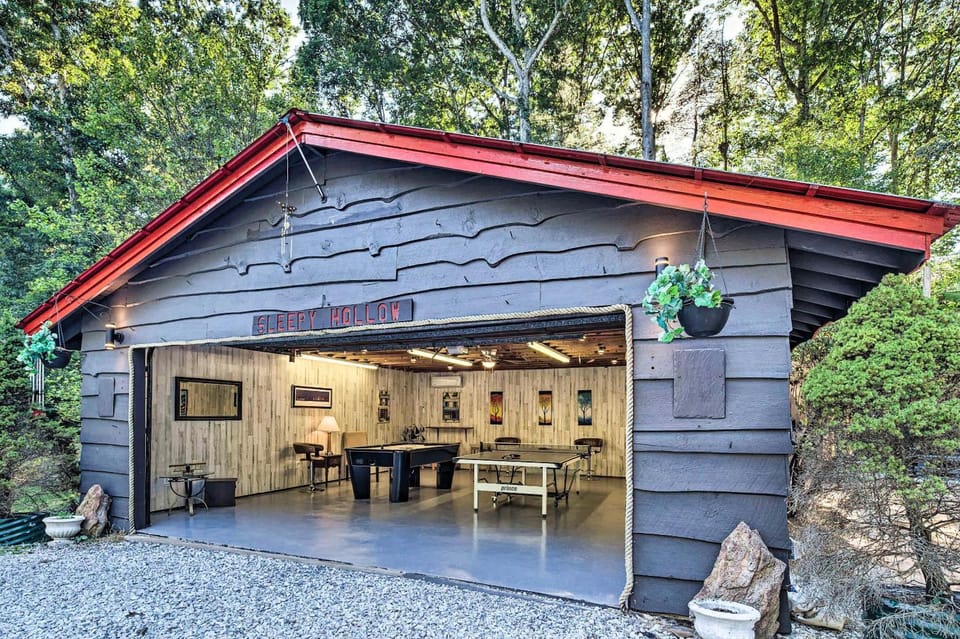 Daltuns Ranch with Hot Tub Game Room Firepit Family Friendly House in Bent Creek