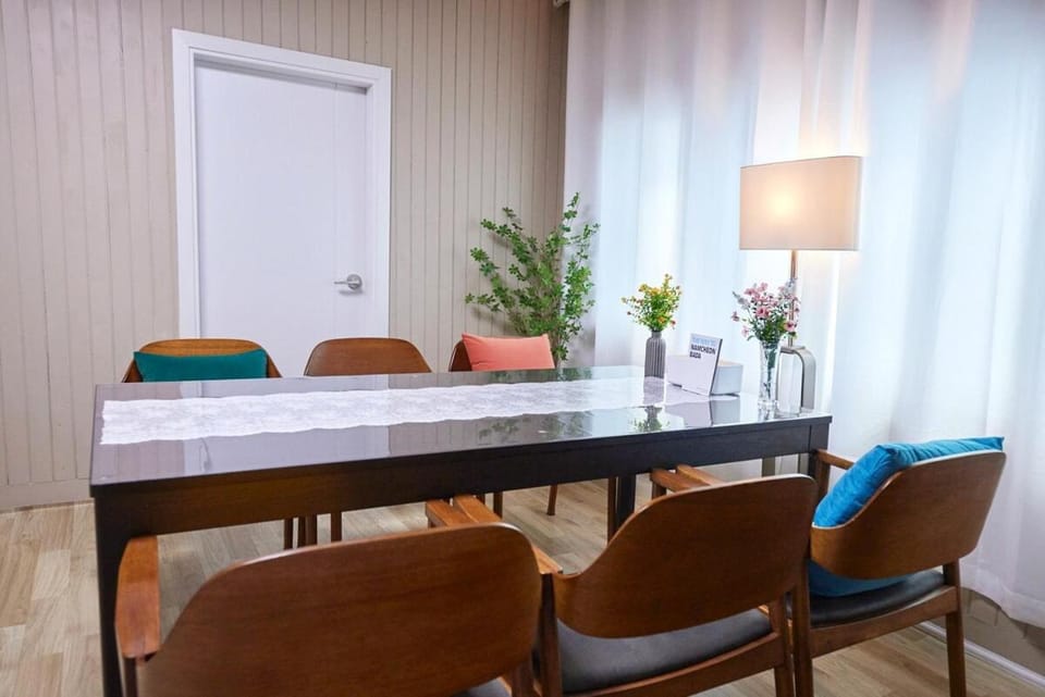 Living room, Seating area, Dining area