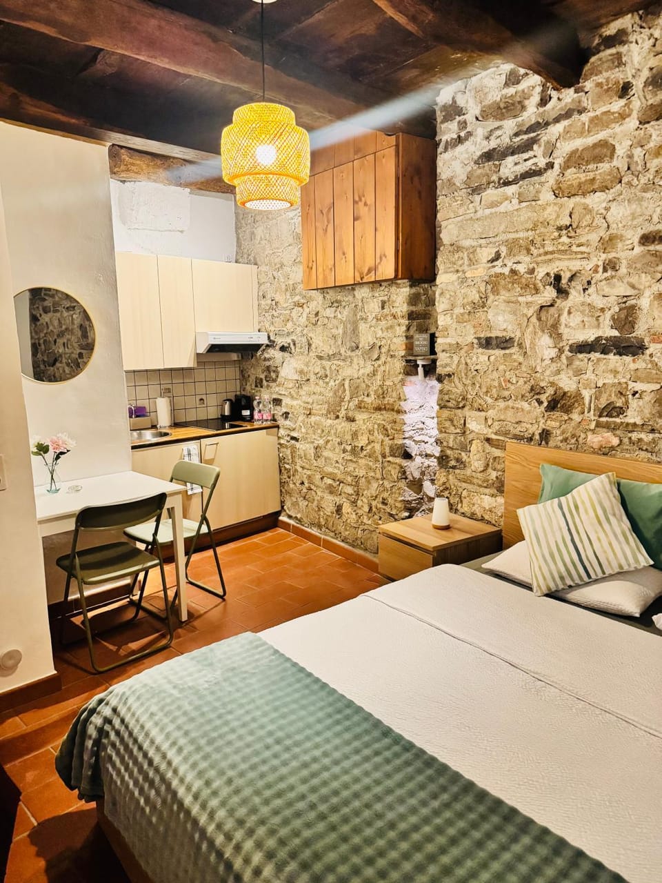 Bed, Kitchen or kitchenette, Dining area, Bedroom