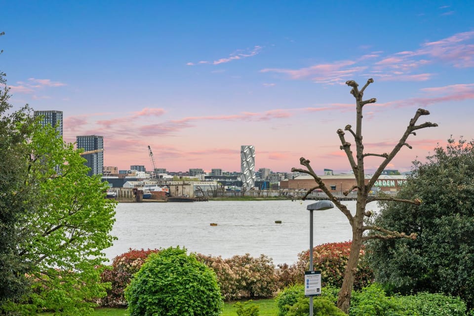 Nearby landmark, City view, River view