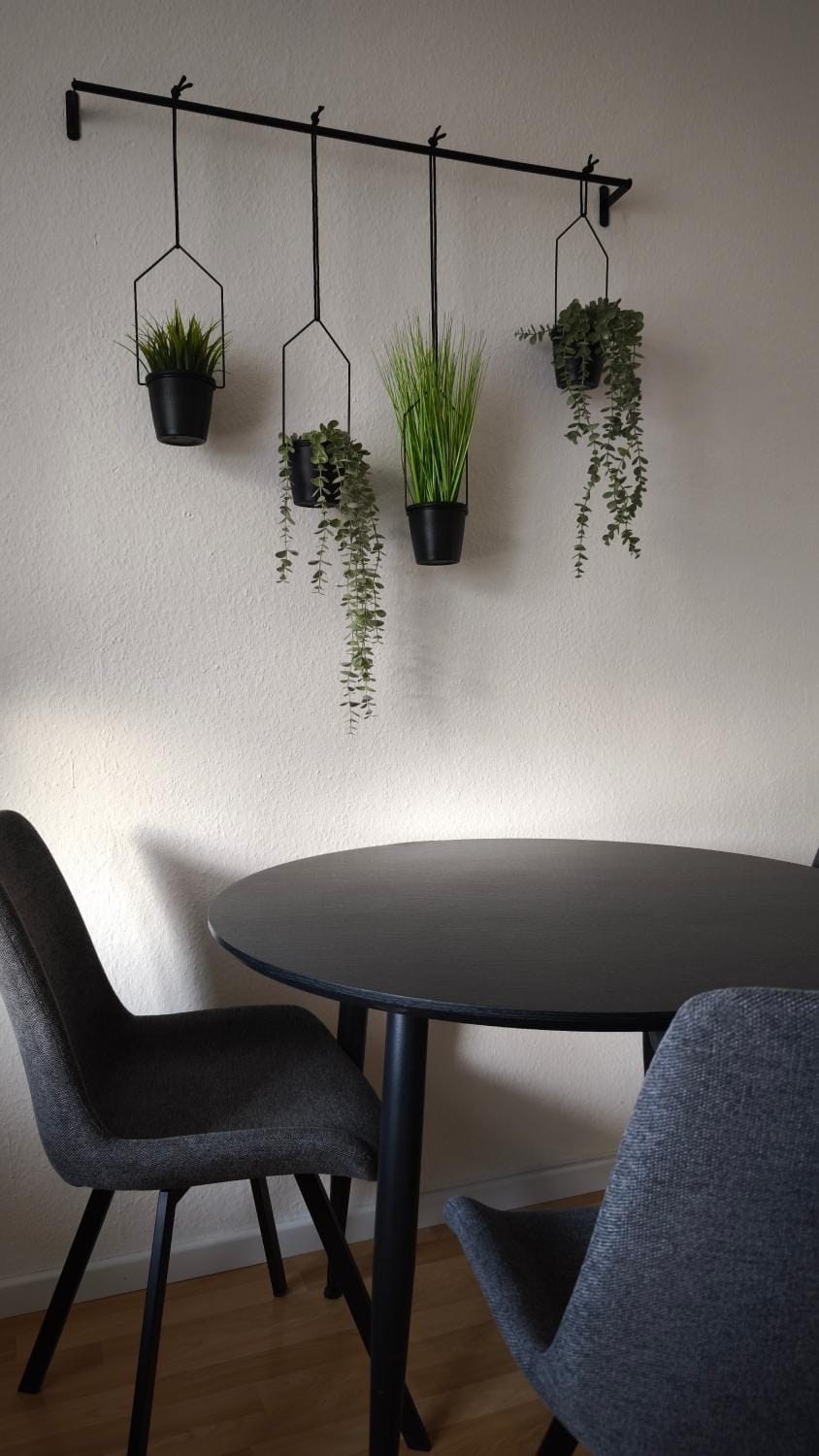 Photo of the whole room, Dining area, kitchen