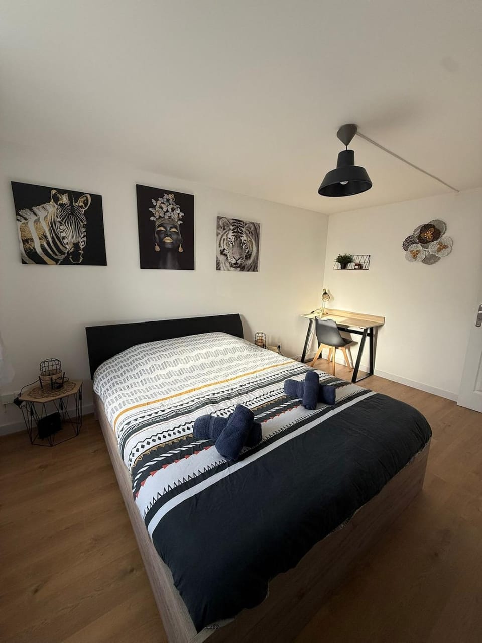 Bed, Photo of the whole room, Bedroom