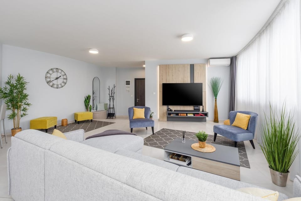 TV and multimedia, Living room, Seating area