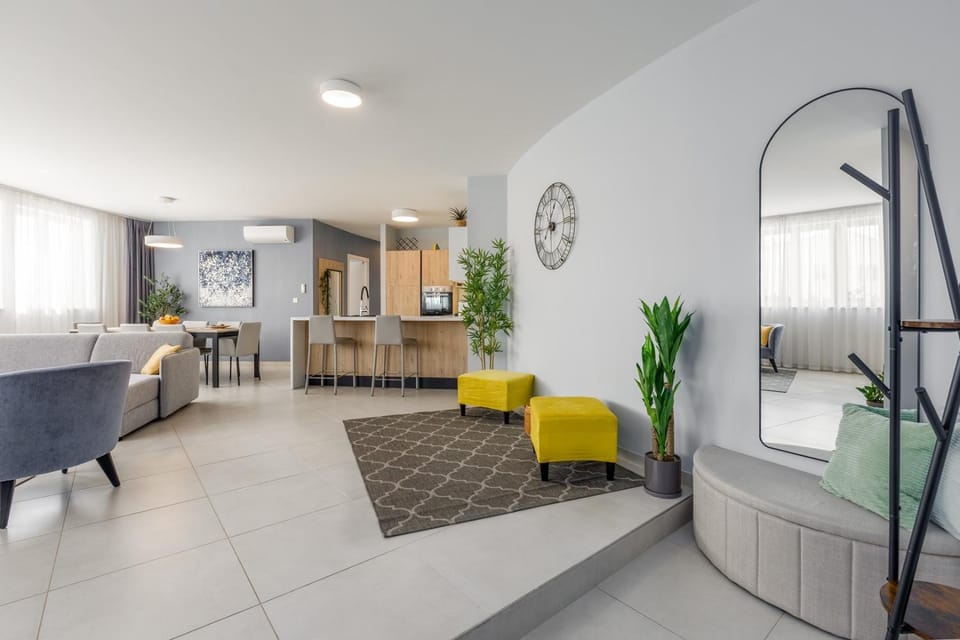 Kitchen or kitchenette, Living room, Seating area