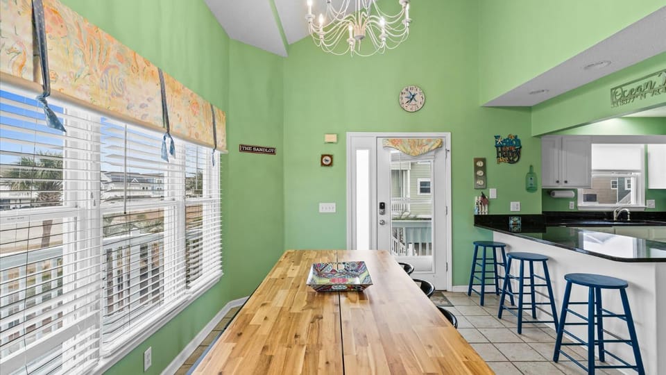 Beach Pool & Dock Access - Summer Availability House in Ocean Isle Beach