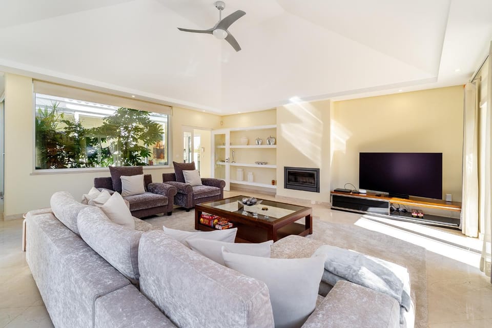 TV and multimedia, Living room, fireplace