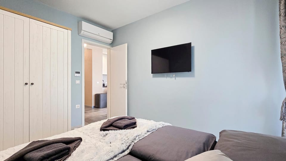 TV and multimedia, Bedroom, wardrobe, air conditioner