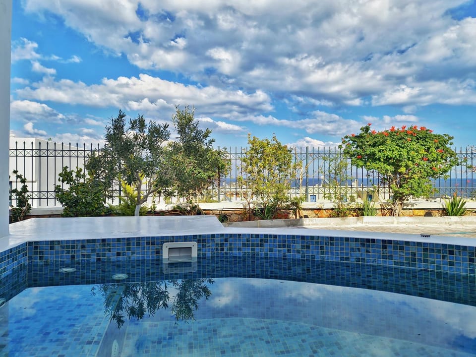 Garden, Hot Tub, Balcony/Terrace