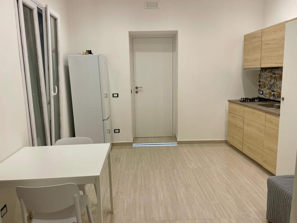 Kitchen or kitchenette, Dining area, stove