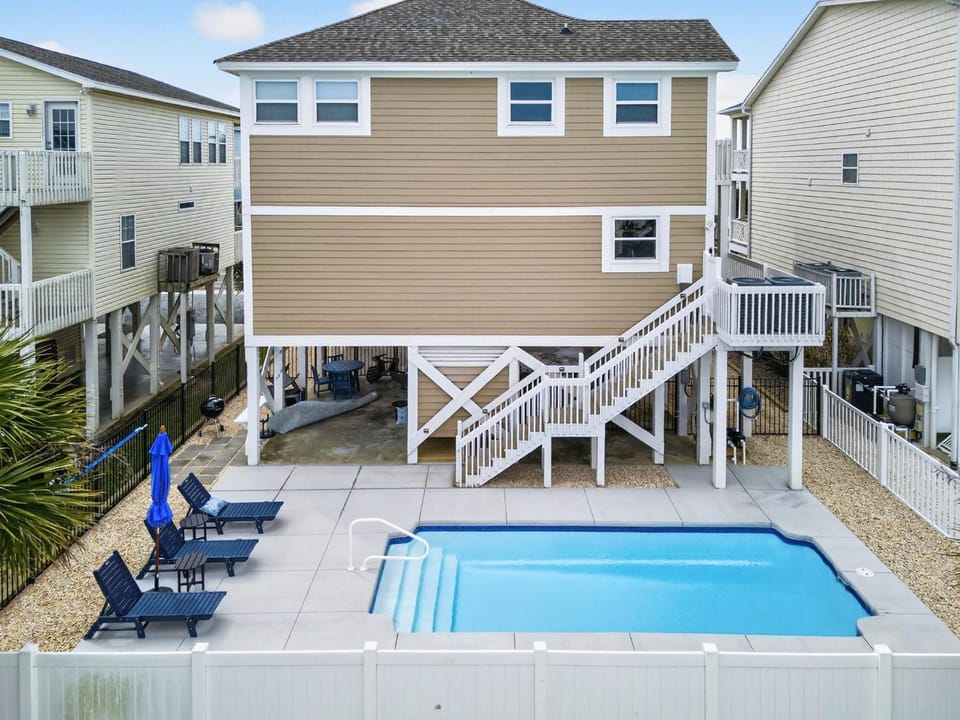 Tee Off by Brunswick Vacation Rentals with Pool House in Ocean Isle Beach