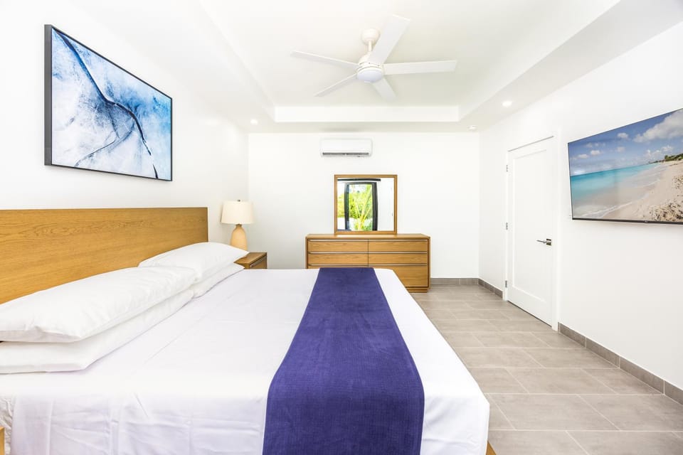 Seascape Suites Hotel in The Bight Settlement