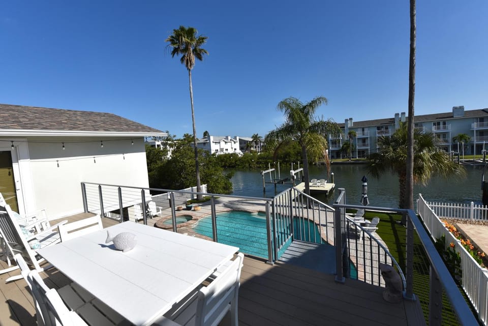Patio, Balcony/Terrace, Dining area, Pool view, River view, Swimming pool