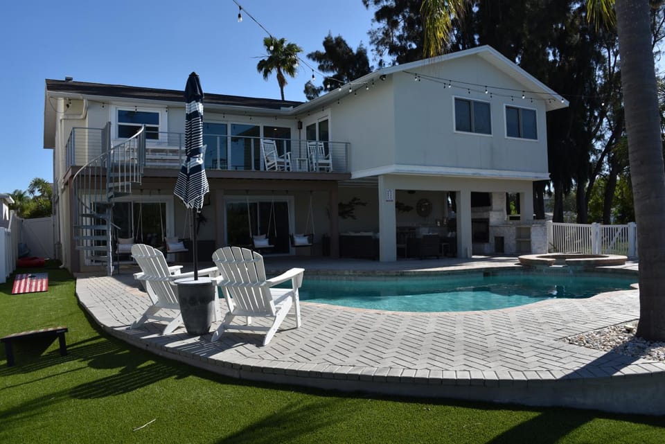 Patio, Pool view, Swimming pool, sunbed