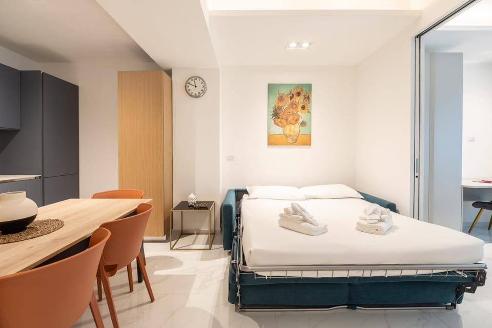 Bed, Living room, Photo of the whole room, Seating area, Dining area, Bedroom, towels