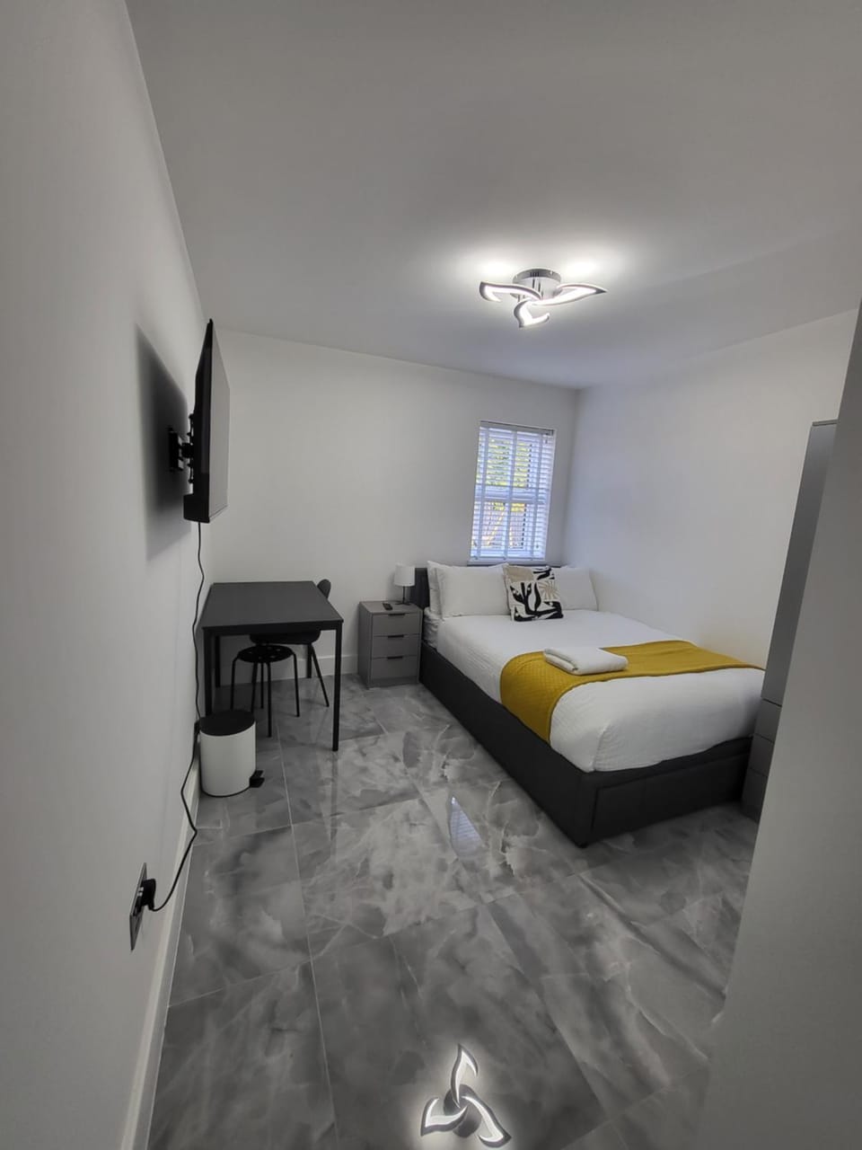 Modern Ensuite Room in Andover, Hampshire Bed and Breakfast in Andover