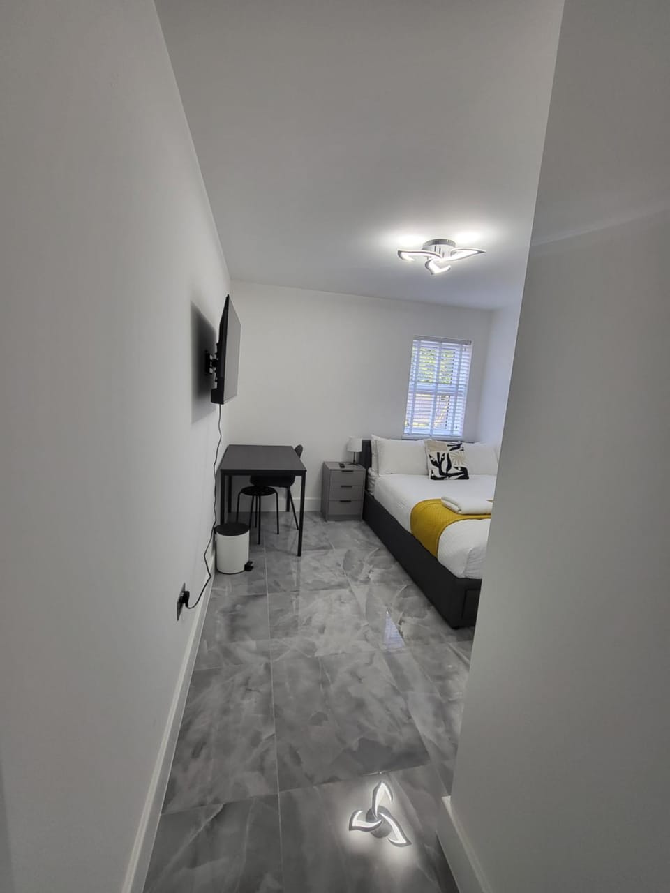 Modern Ensuite Room in Andover, Hampshire Bed and Breakfast in Andover