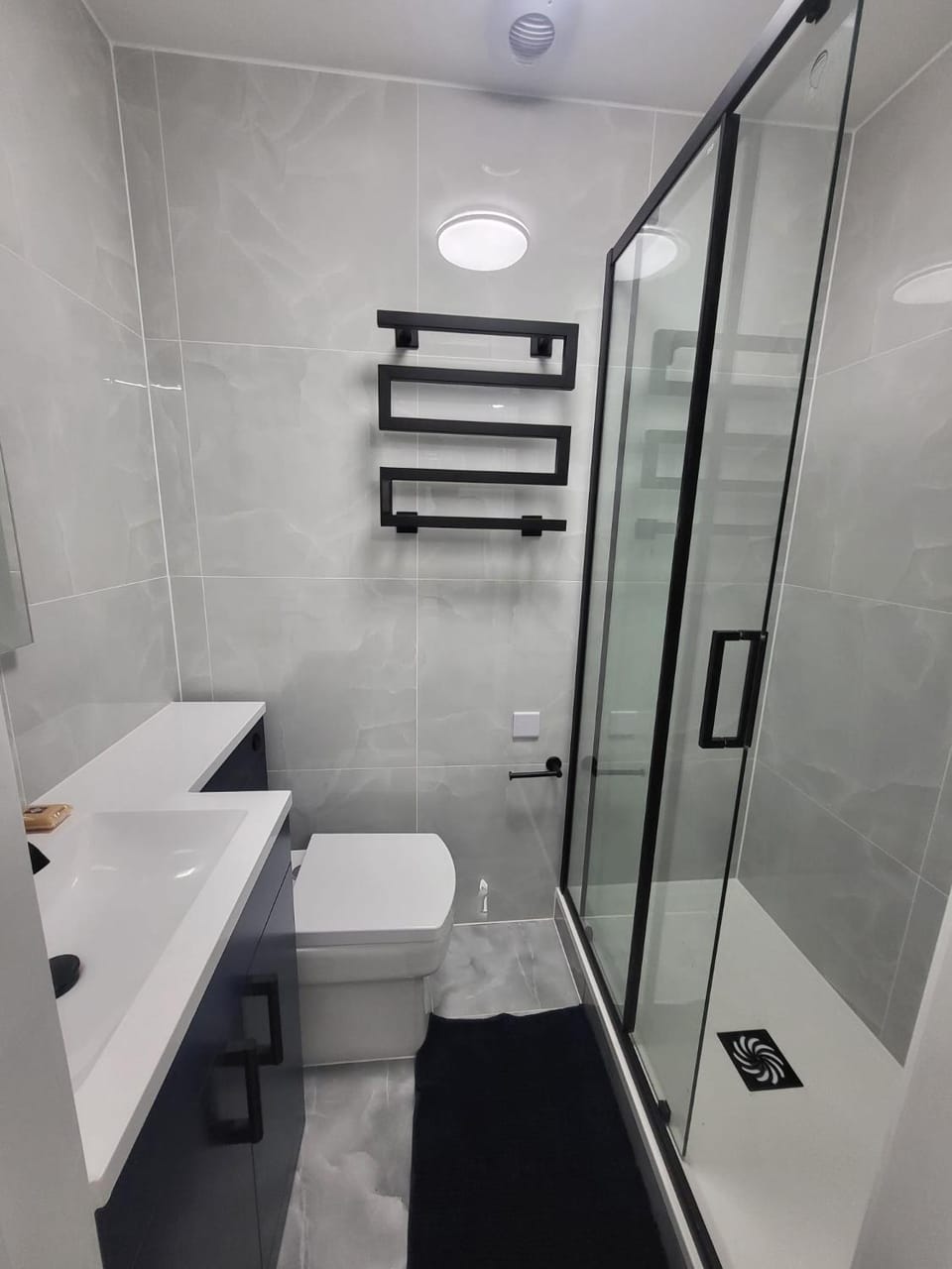 Modern Ensuite Room in Andover, Hampshire Bed and Breakfast in Andover