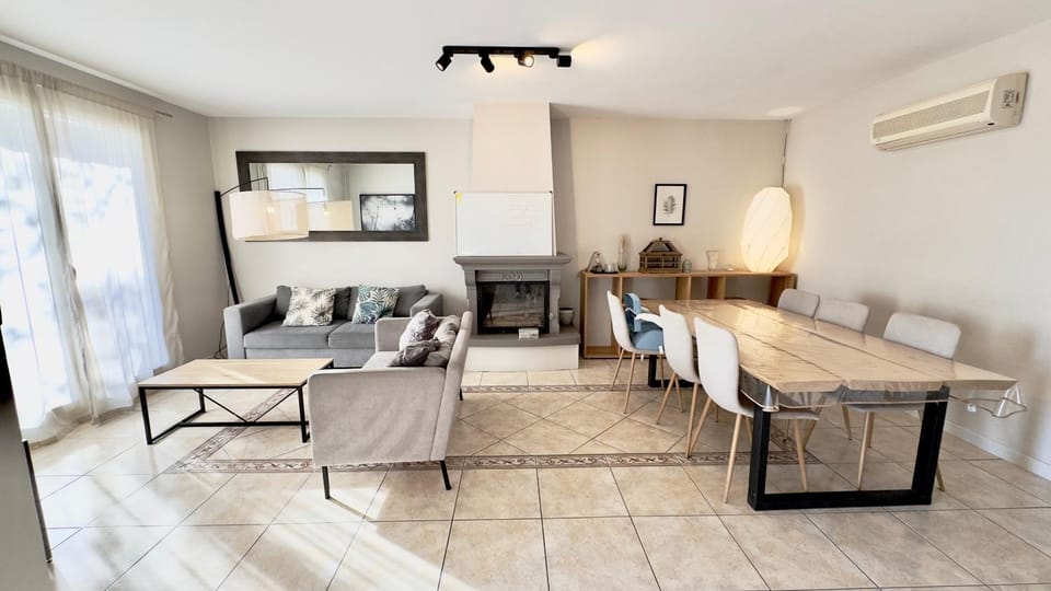 Maison en colocation, 2 salles de bains & WC, Wifi, Parking, proche CHU & Limoges Vacation rental in Limoges