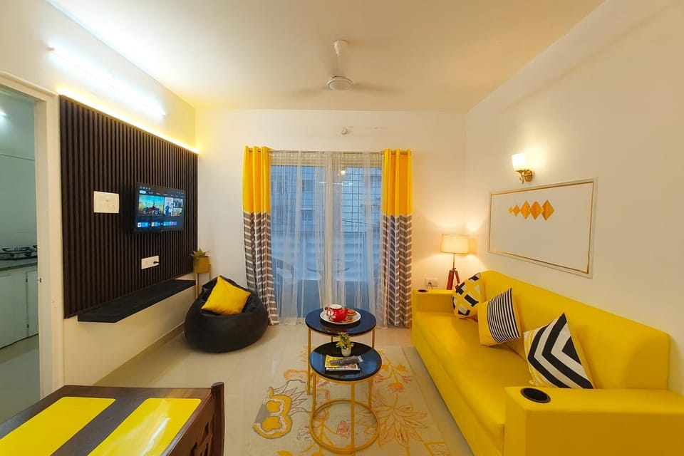 Communal lounge/ TV room, TV and multimedia, Living room, Seating area, Evening entertainment