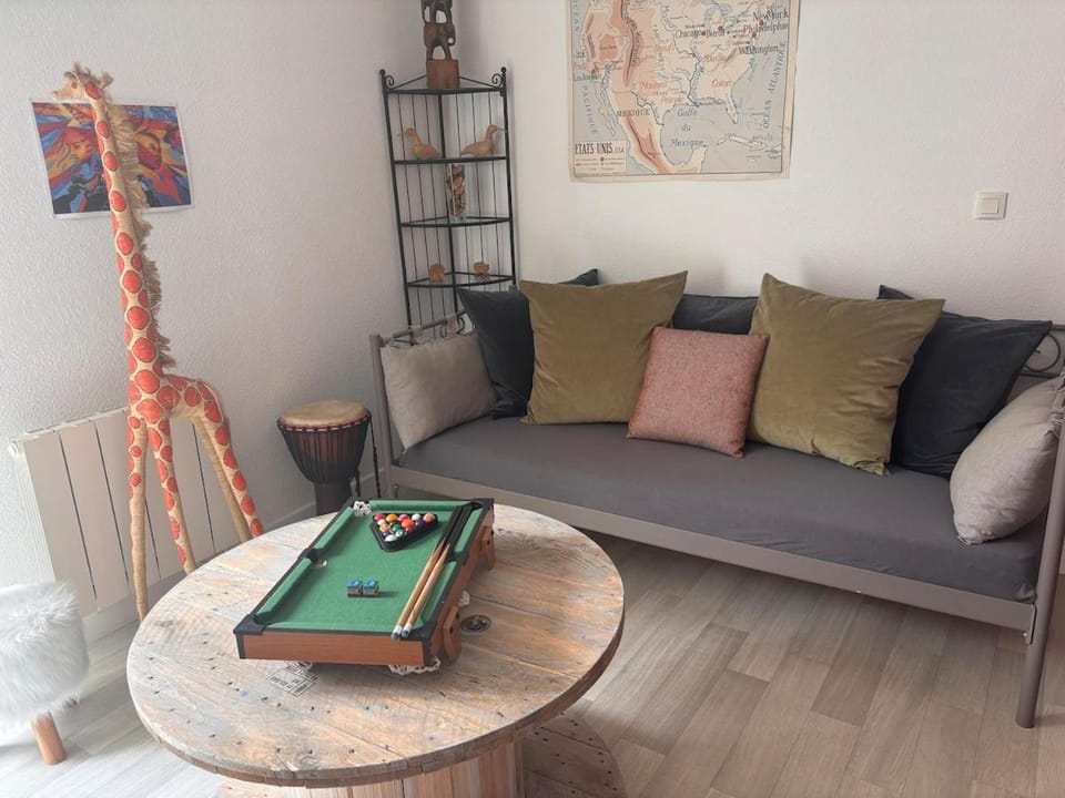CasitAdaptours, gîte entièrement accessible PMR avec piscine lagon adaptée House in Nouvelle-Aquitaine