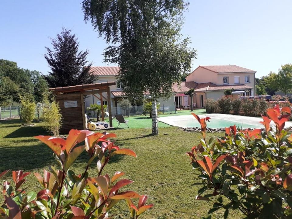 CasitAdaptours, gîte entièrement accessible PMR avec piscine lagon adaptée House in Nouvelle-Aquitaine