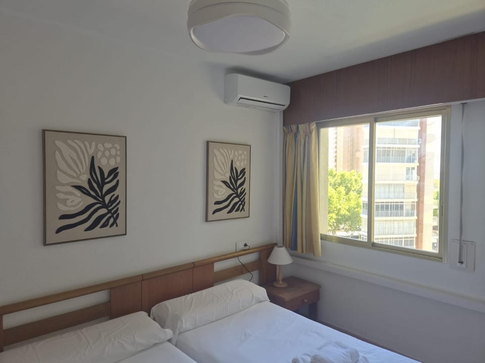 Bedroom, air conditioner