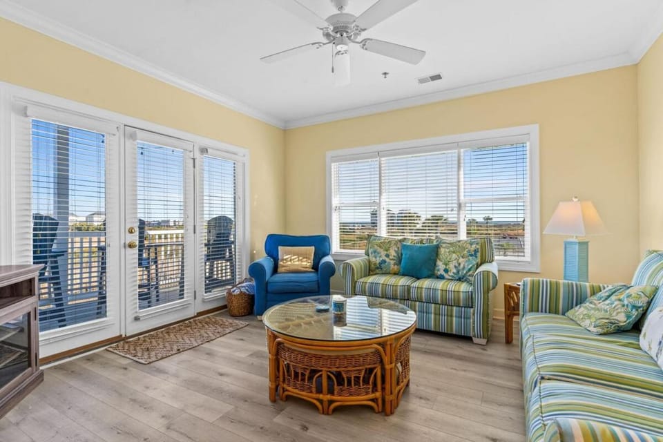 Ocean Isle Beach Condo Beach Pool & Pet-Friendly House in Ocean Isle Beach