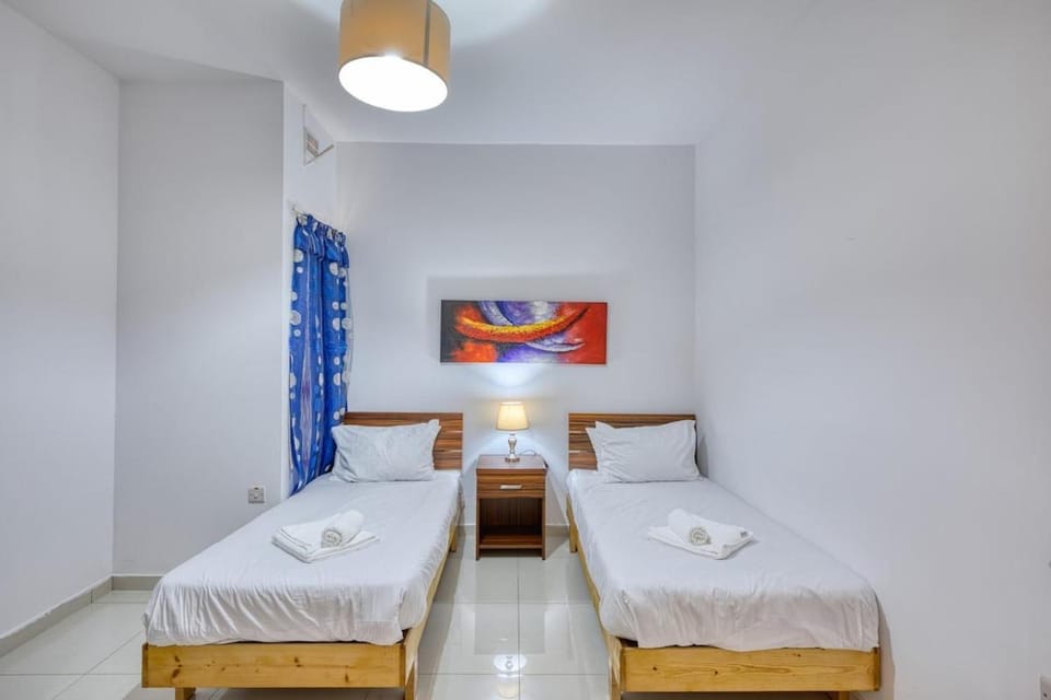 New to the market - Seabreeze apt by SF HOMES Apartment in Saint Paul's Bay