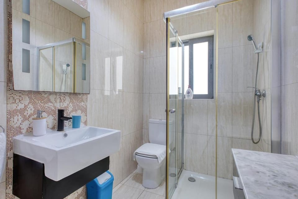 New to the market - Seabreeze apt by SF HOMES Apartment in Saint Paul's Bay