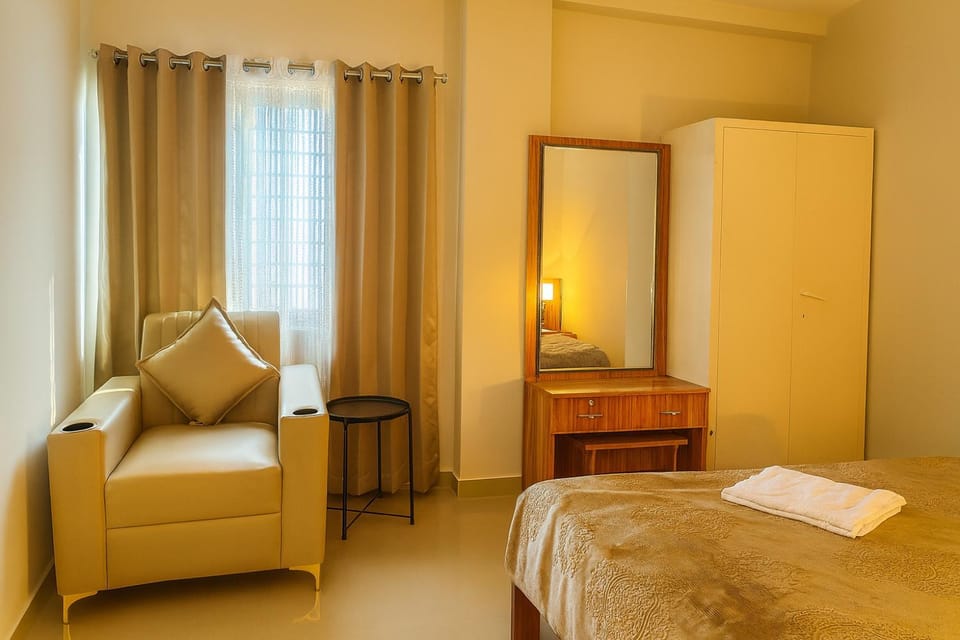 Bed, Living room, Photo of the whole room, Bedroom, hair dresser, towels, wardrobe